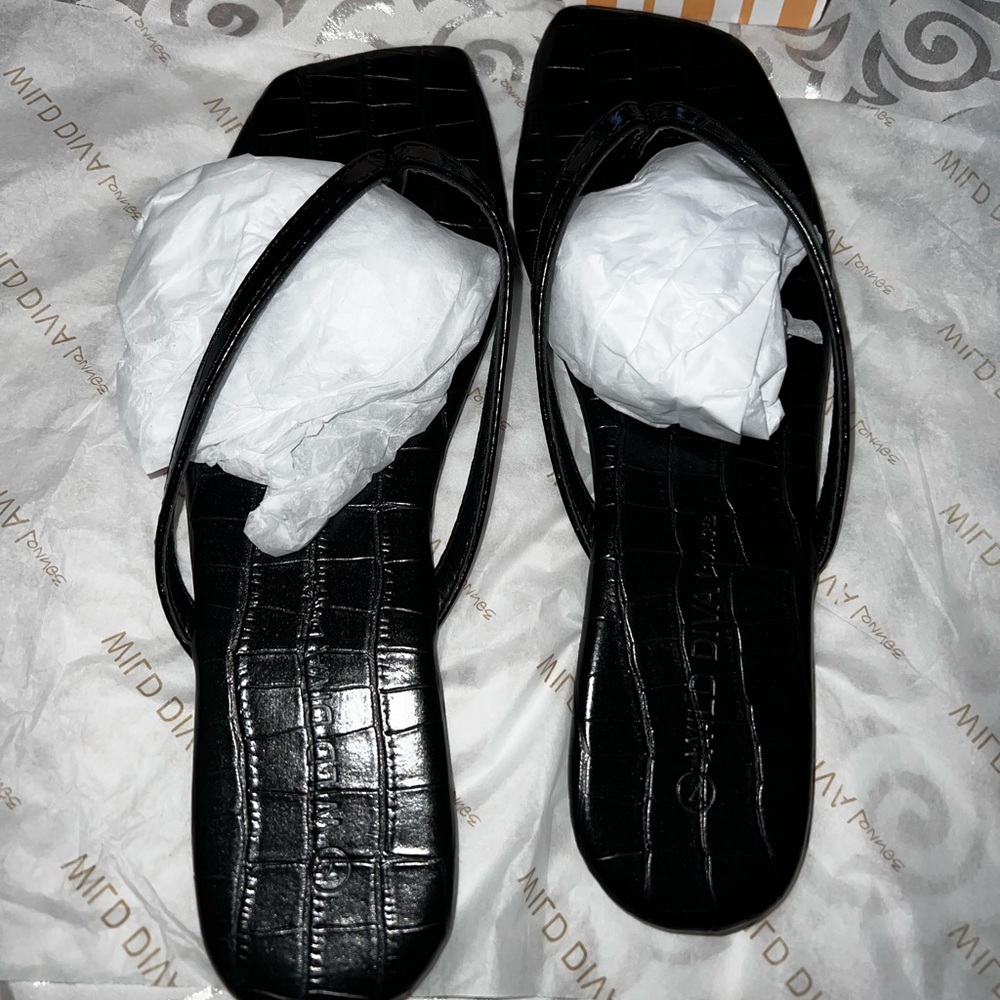 Forever 21- Faux Leather Toe-Thong Sandals